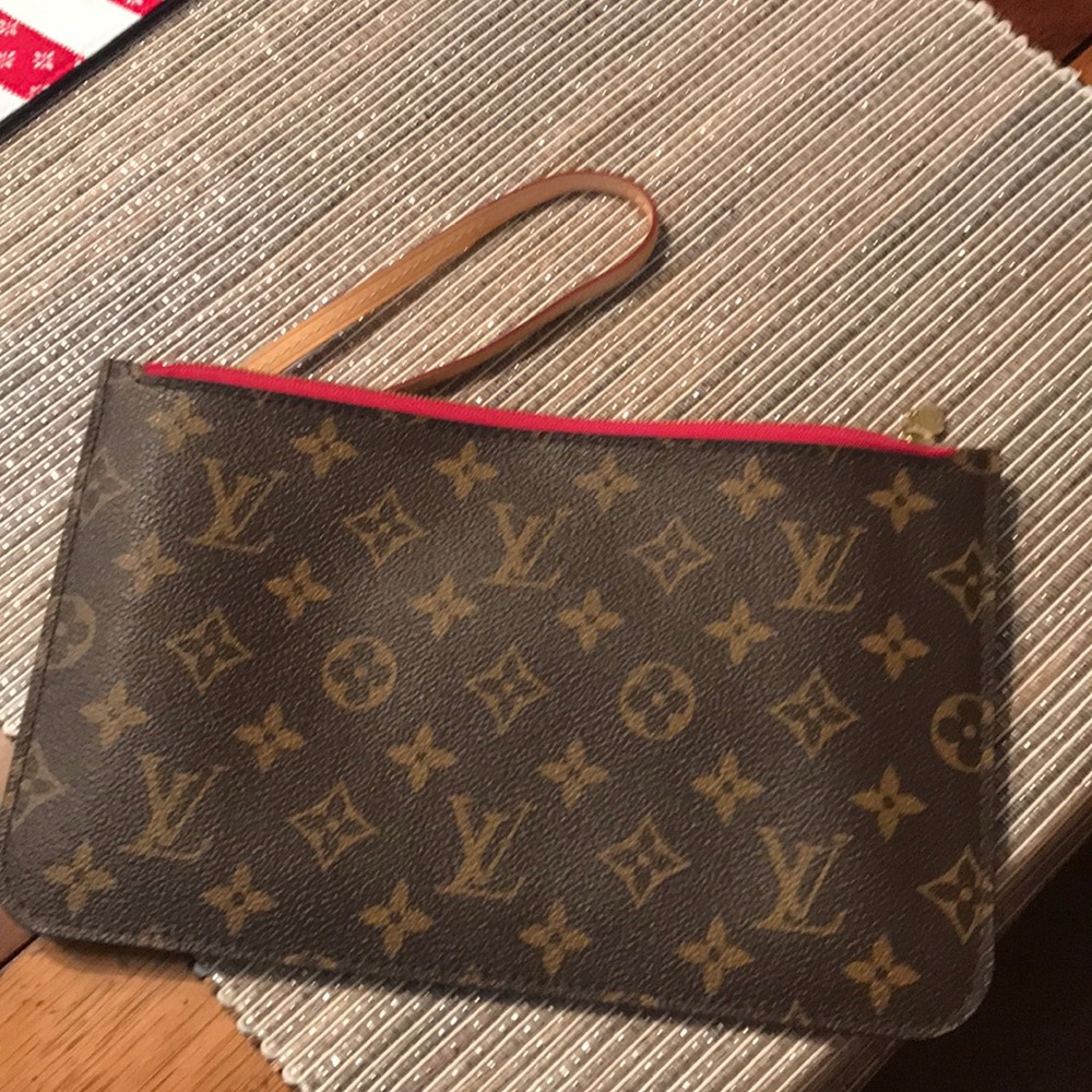 Louis Vuitton pouche
